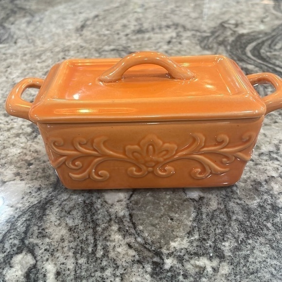 Orange pottery mini Dutch oven - Picture 1 of 9